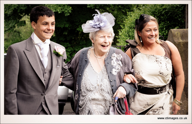 mitton hall clitheroe weddings 6 mitton-hall-wedding-photography-guests-arrive