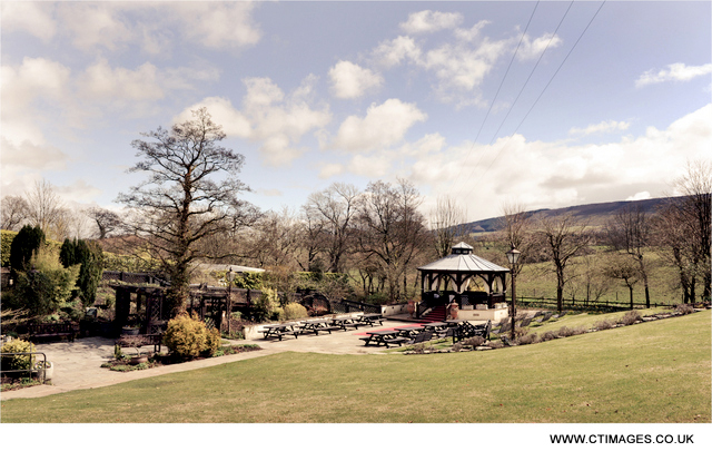 gibbon-bridge-wedding-photography-of-gardens gibbon-bridge-wedding-photography-of-gardens
