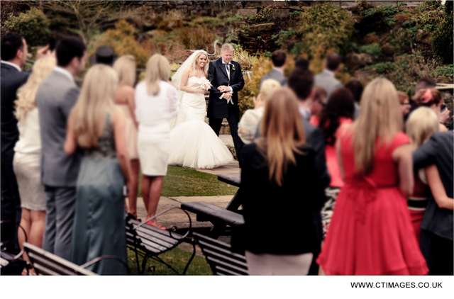 gibbon-bridge-weddings-photography-bride-arrives