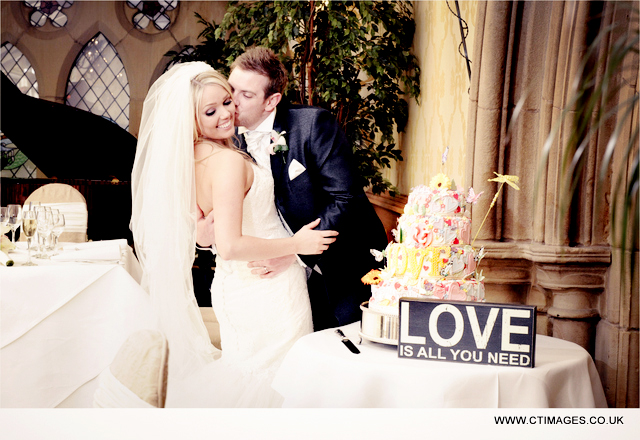 gibbon-bridge-weddings-photography-couple-pose-with-cake