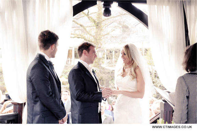 gibbon-bridge-weddings-photography-outdoor-ceremony-wedding-vows