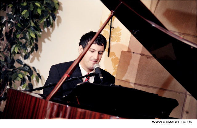 gibbon-bridge-weddings-photography-wedding-singer