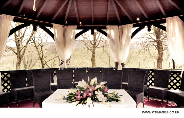 gibbon-bridge-wedding-photography-outdoor-ceremony gibbon-bridge-wedding-photography-outdoor-ceremony