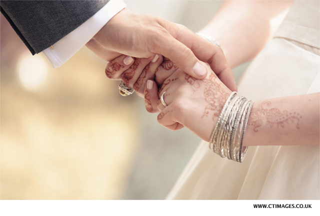 lancashire-wedding-photographer-bride-wearing-henna
