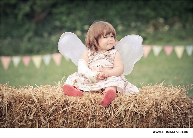 lancashire-wedding-photography-hay-bales
