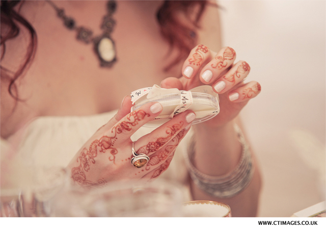 lancashire-wedding-photography-henna-bride-antique-necklace
