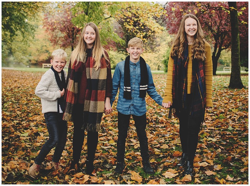 autumn-leaves-family-photo-portrait.jpg