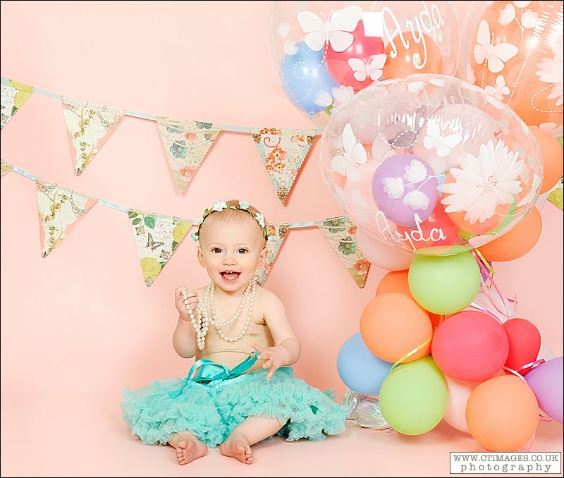babys first birthday,cake smash photography,manchester cake smash photography,