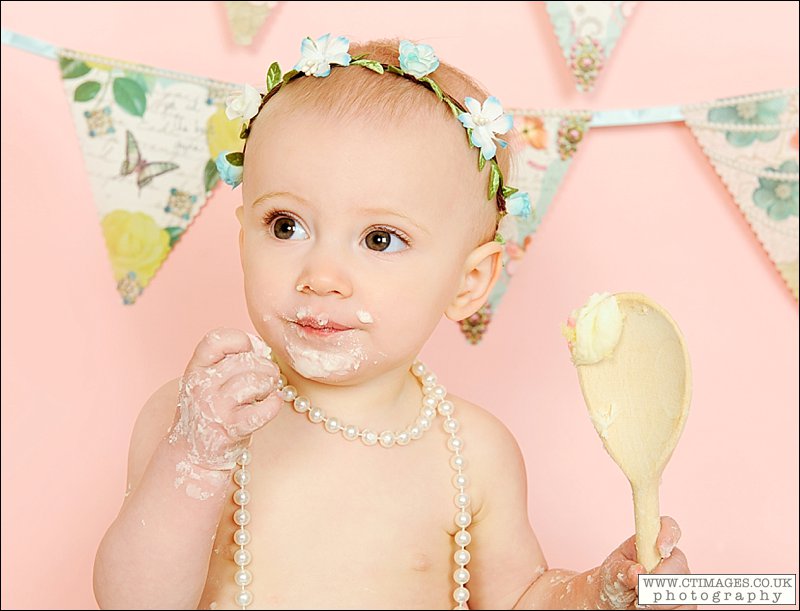 cake smash, baby girl, baby eating cake, cake spoon,