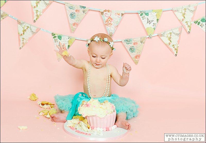 baby's first birthday,cake smash photography,manchester cake smash photography,