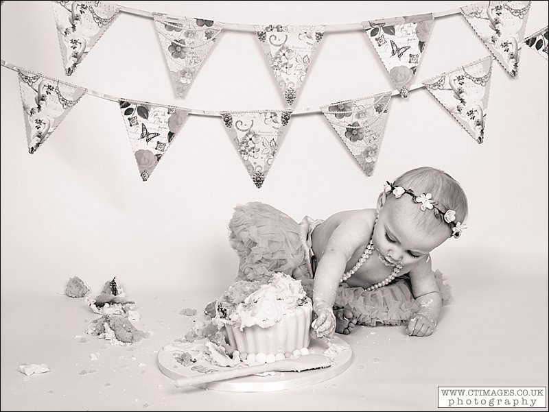 baby's first birthday,cake smash photography,manchester cake smash photography,