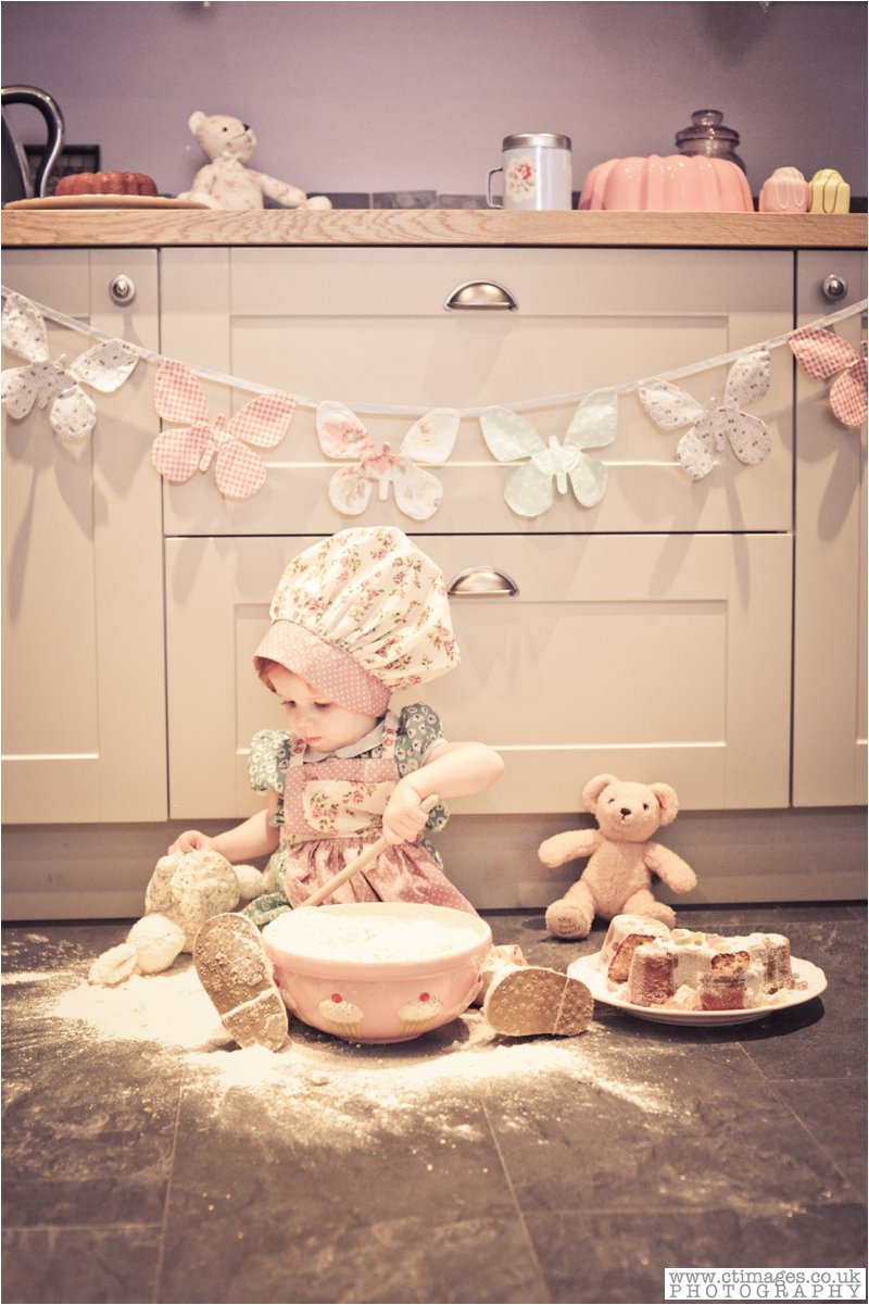 cake-smash-manchester-female-photographer-vintage-photos-childrens-portrait-photography-27