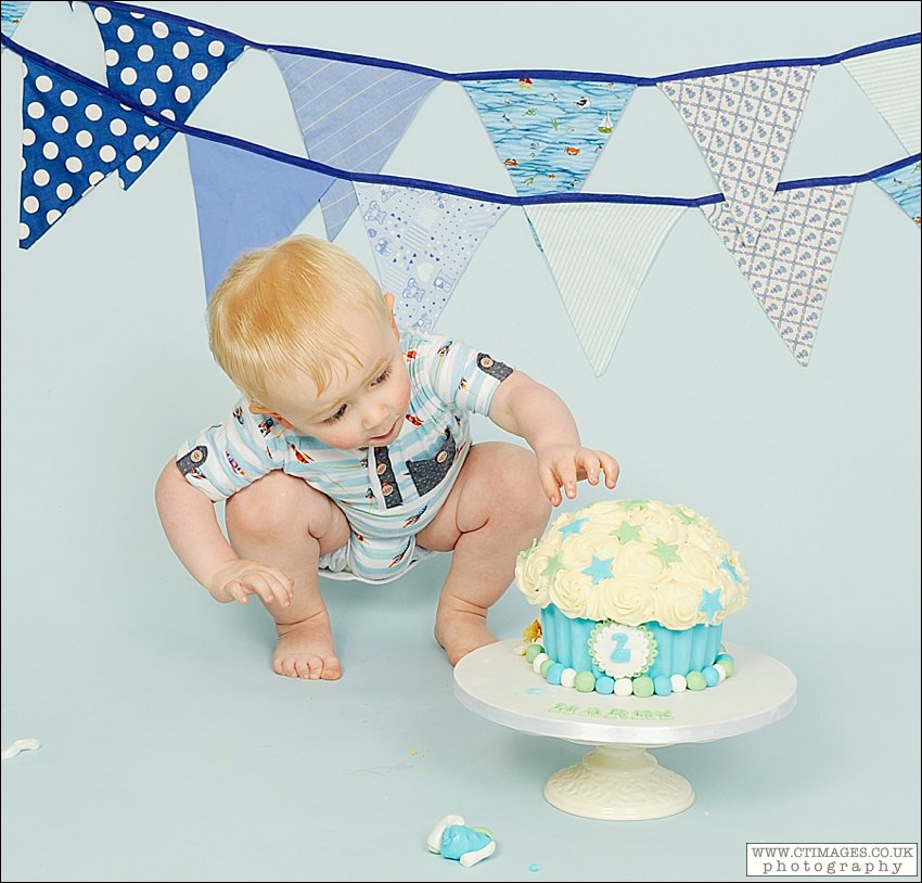 2nd birthday,manchester cake smash photography,studio photography,