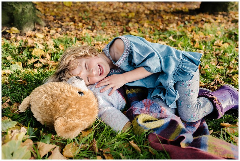 autumn photos,autumn with children,childhood,childrens outdoor pictures,childrens portraits,photographer,photography,seasonal portraits,