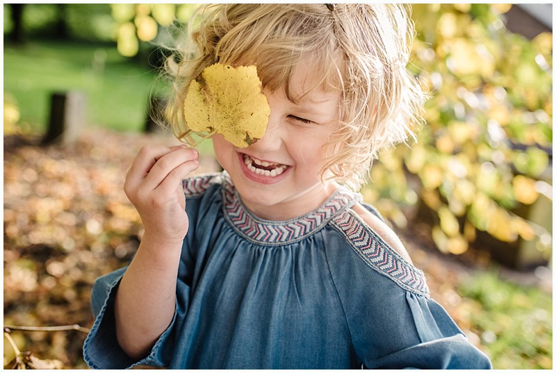 autumn photos,autumn with children,childhood,childrens outdoor pictures,childrens portraits,photographer,photography,seasonal portraits,