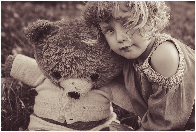 autumn photos,autumn with children,childhood,childrens outdoor pictures,childrens portraits,photographer,photography,seasonal portraits,