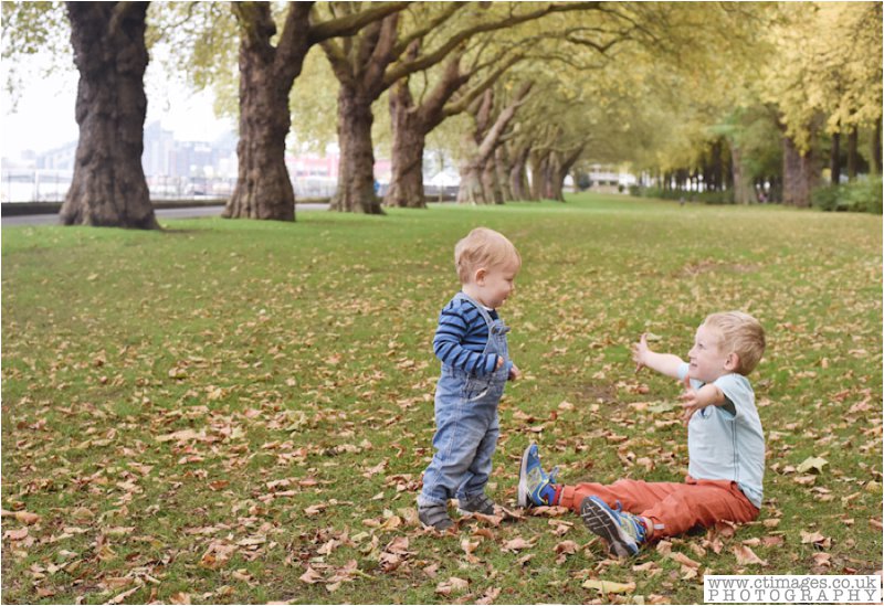 family-photography-putney-bridge-london-20.jpg