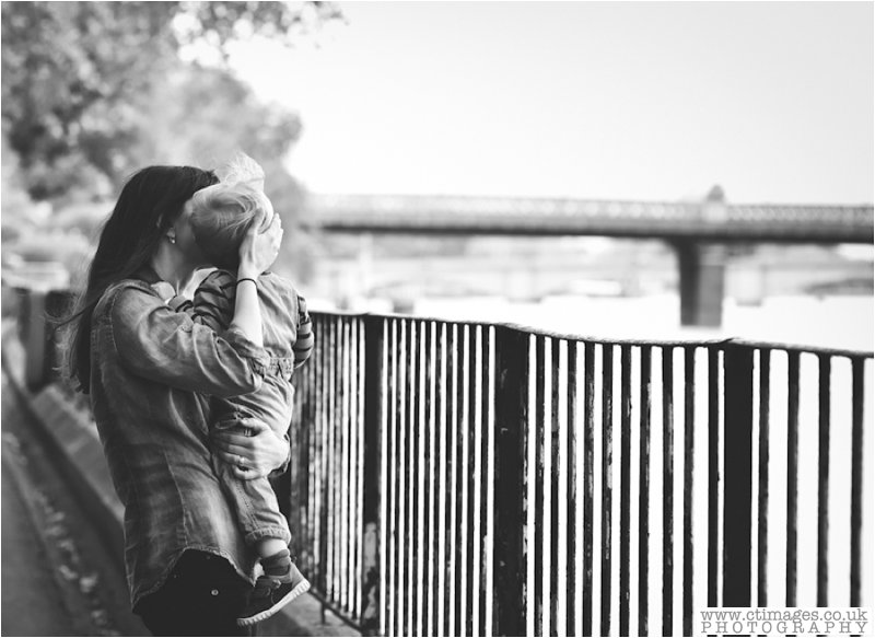 family-photography-putney-bridge-london-24.jpg