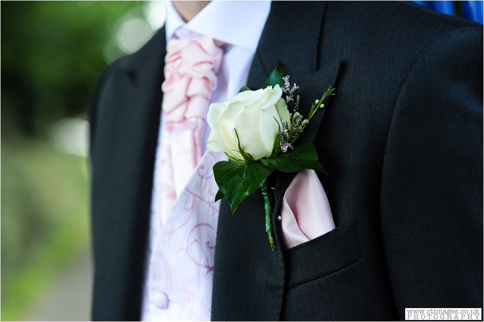 last-drop-wedding-photos-bolton-weddings-female-photographers-creative-photography_0002.jpg