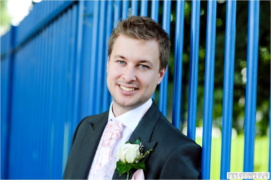 last-drop-wedding-photos-bolton-weddings-female-photographers-creative-photography_0003.jpg