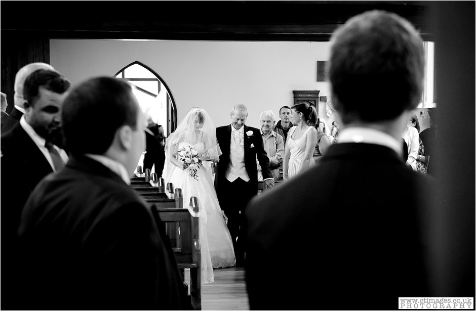 last-drop-wedding-photos-bolton-weddings-female-photographers-creative-photography_0007.jpg