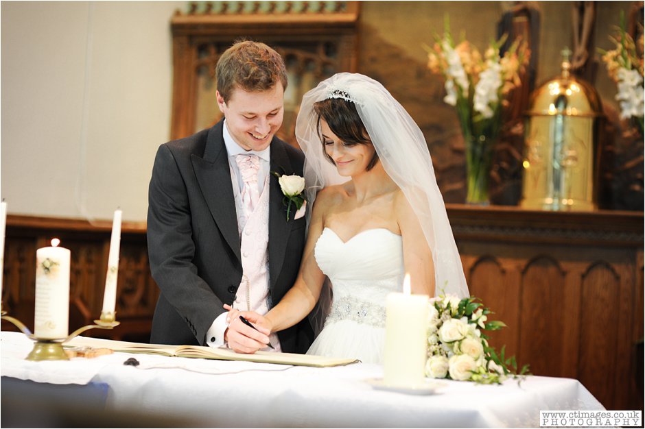 last-drop-wedding-photos-bolton-weddings-female-photographers-creative-photography_0013.jpg