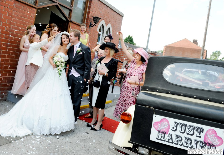 last-drop-wedding-photos-bolton-weddings-female-photographers-creative-photography_0016.jpg