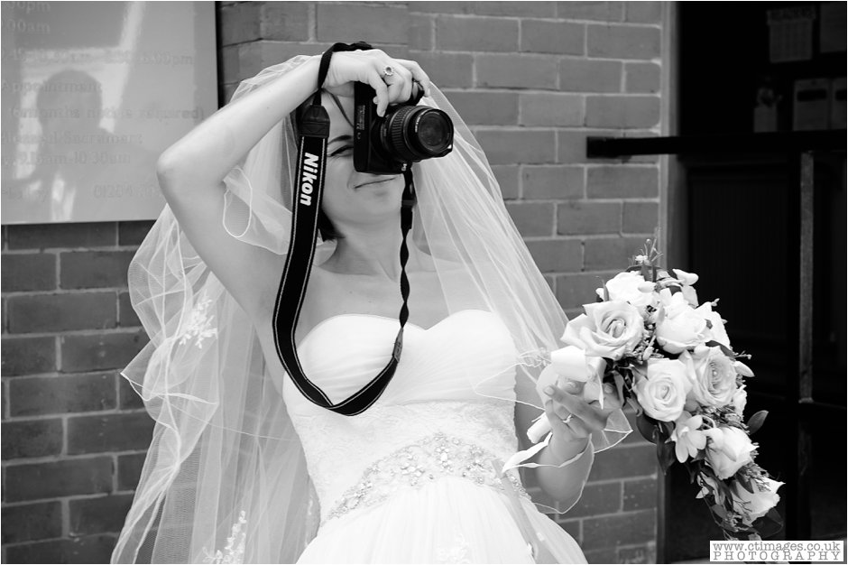 last-drop-wedding-photos-bolton-weddings-female-photographers-creative-photography_0017.jpg