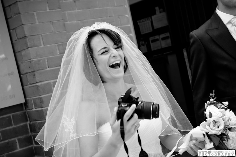 last-drop-wedding-photos-bolton-weddings-female-photographers-creative-photography_0018.jpg