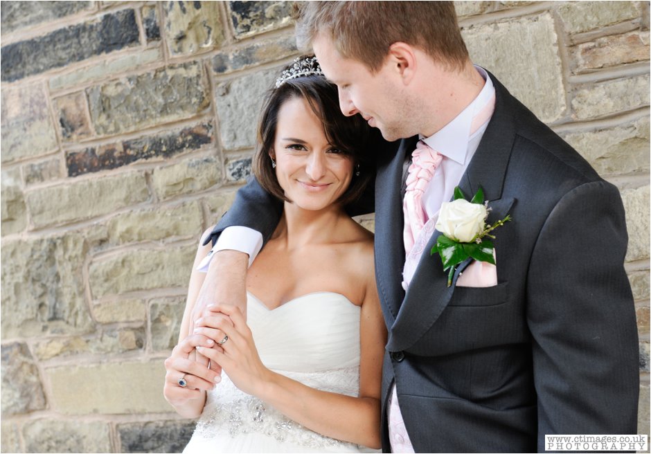 last-drop-wedding-photos-bolton-weddings-female-photographers-creative-photography_0027.jpg