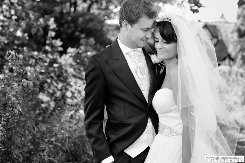 last-drop-wedding-photos-bolton-weddings-female-photographers-creative-photography_0036.jpg