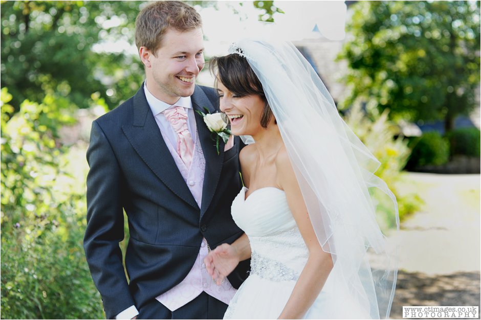 last-drop-wedding-photos-bolton-weddings-female-photographers-creative-photography_0037.jpg