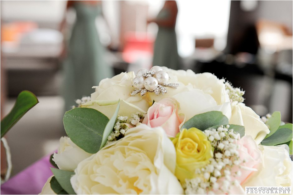 lowry-hotel-manchester-wedding-photographer-weddings-female-photography-creative-photographers_0014.jpg