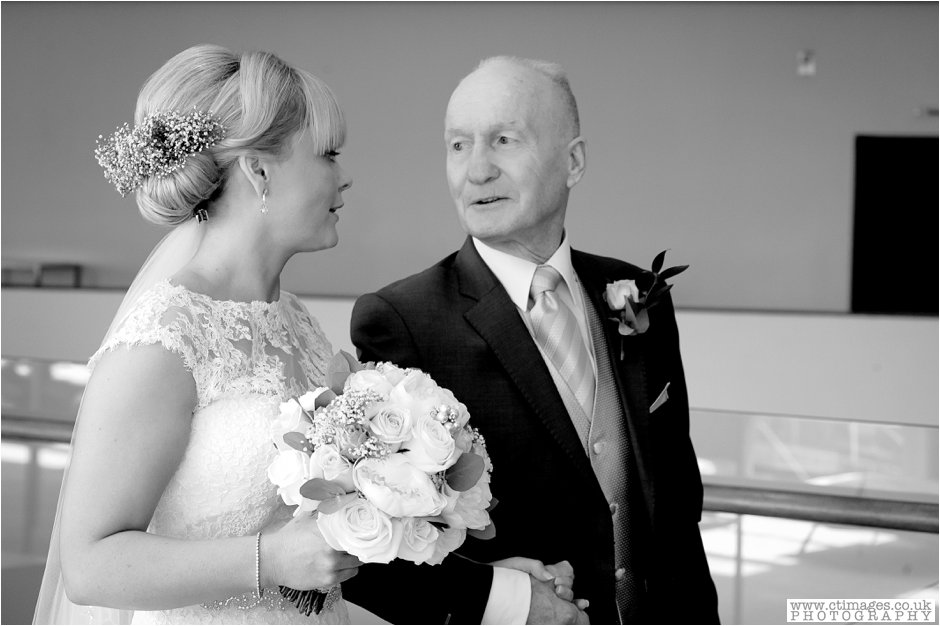 lowry-hotel-manchester-wedding-photographer-weddings-female-photography-creative-photographers_0023.jpg