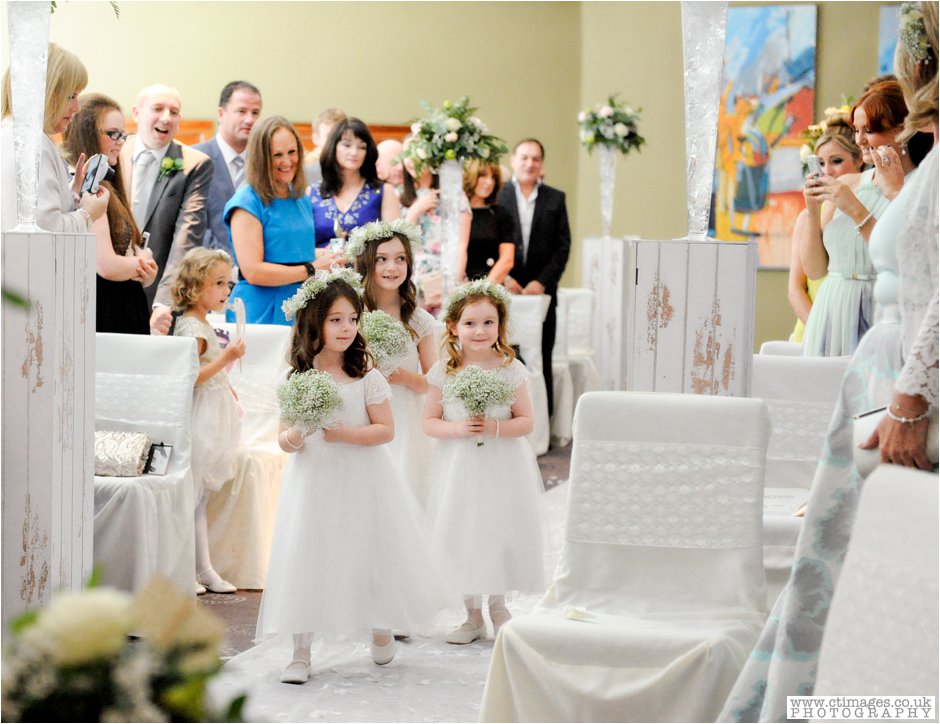 lowry-hotel-manchester-wedding-photographer-weddings-female-photography-creative-photographers_0027.jpg