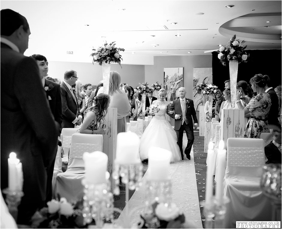 lowry-hotel-manchester-wedding-photographer-weddings-female-photography-creative-photographers_0028.jpg