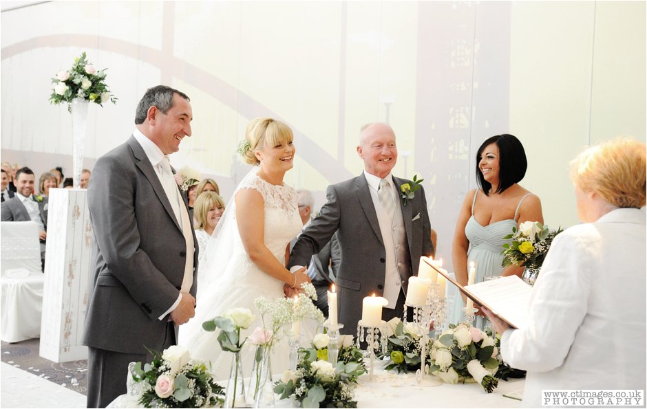 lowry-hotel-manchester-wedding-photographer-weddings-female-photography-creative-photographers_0029.jpg