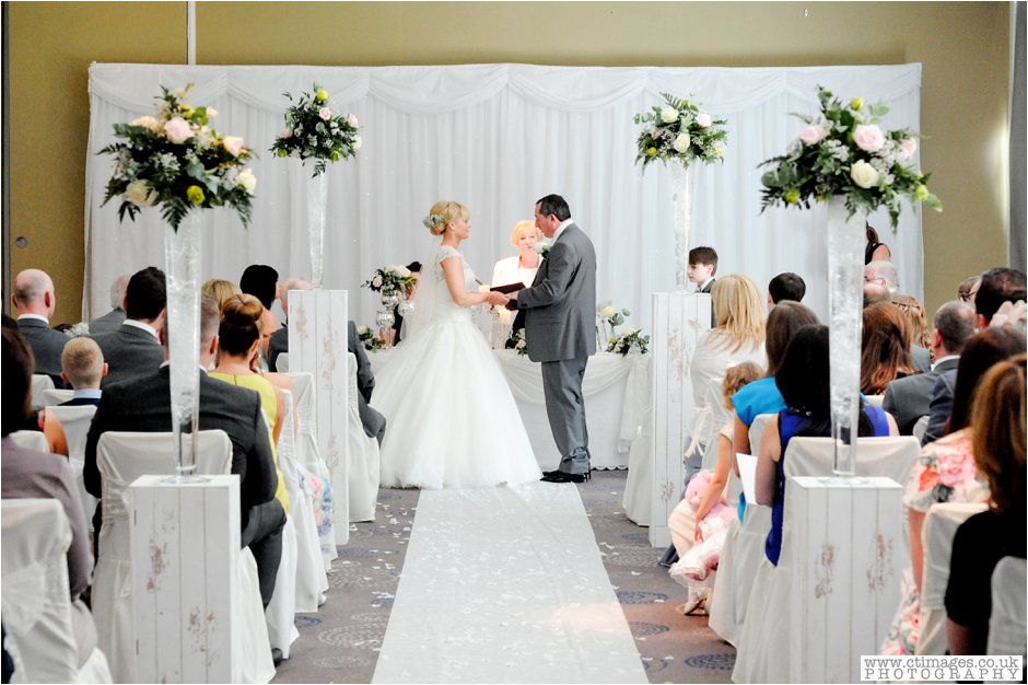 lowry-hotel-manchester-wedding-photographer-weddings-female-photography-creative-photographers_0030.jpg