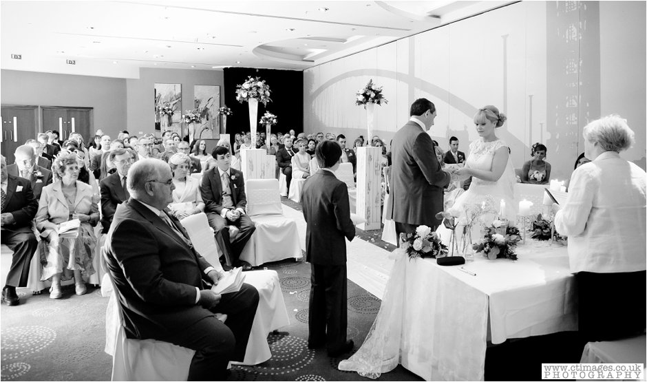 lowry-hotel-manchester-wedding-photographer-weddings-female-photography-creative-photographers_0031.jpg