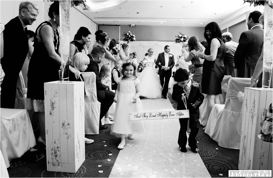 lowry-hotel-manchester-wedding-photographer-weddings-female-photography-creative-photographers_0034.jpg