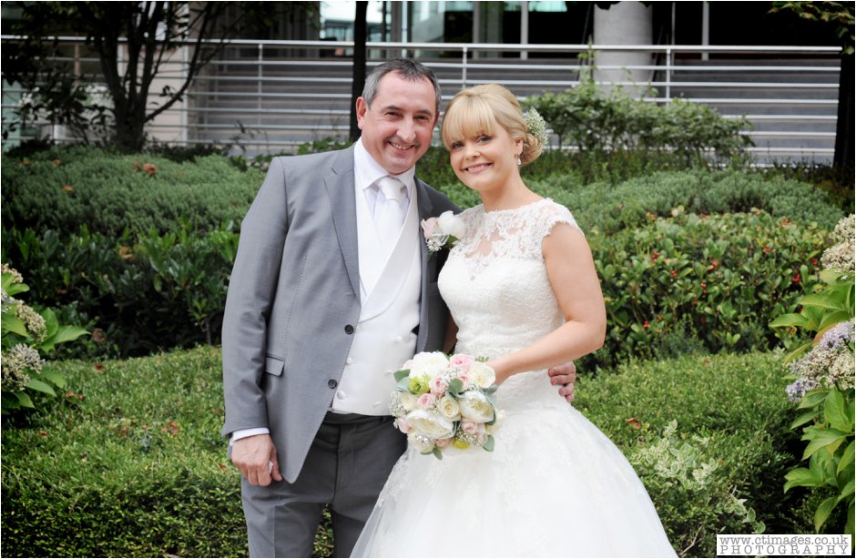 lowry-hotel-manchester-wedding-photographer-weddings-female-photography-creative-photographers_0040.jpg