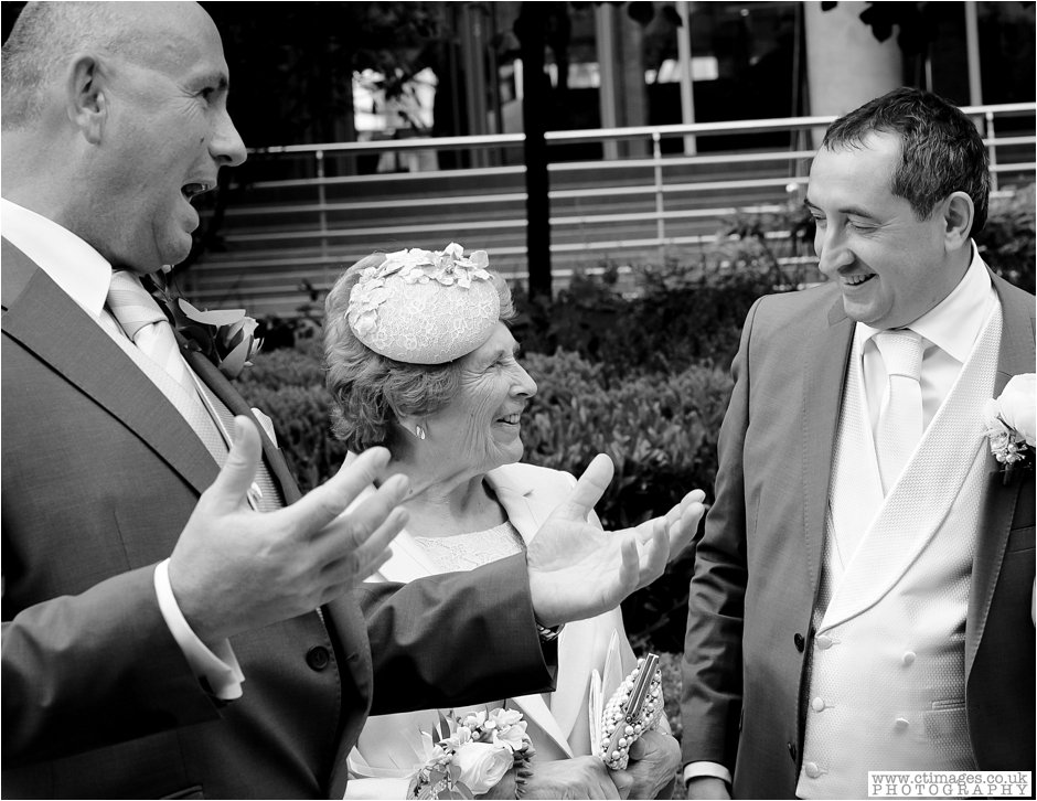 lowry-hotel-manchester-wedding-photographer-weddings-female-photography-creative-photographers_0042.jpg