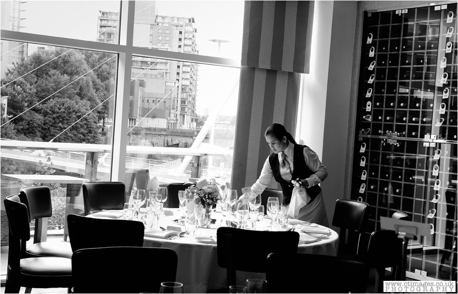 lowry-hotel-manchester-wedding-photographer-weddings-female-photography-creative-photographers_0049.jpg