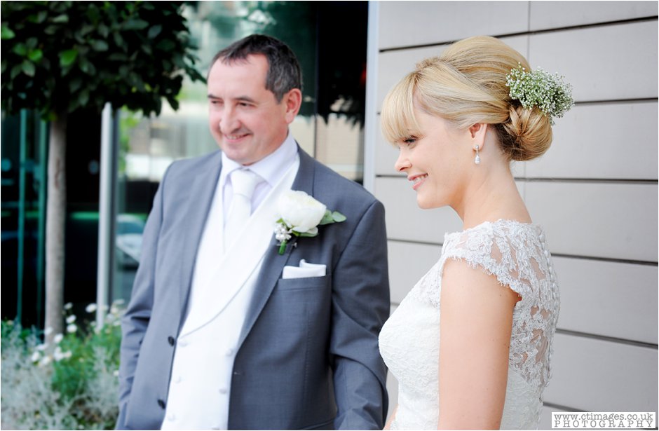 lowry-hotel-manchester-wedding-photographer-weddings-female-photography-creative-photographers_0054.jpg