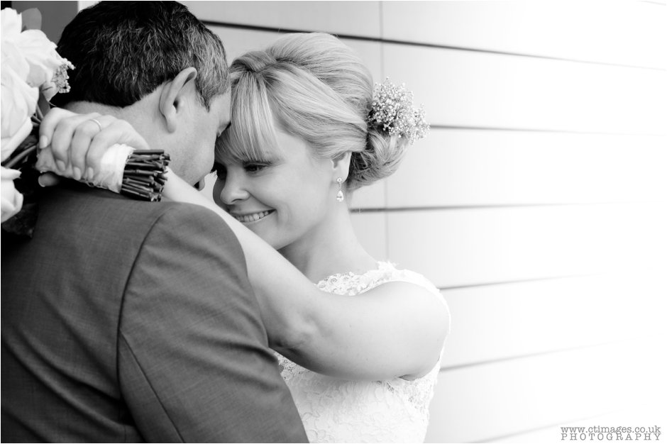 lowry-hotel-manchester-wedding-photographer-weddings-female-photography-creative-photographers_0057.jpg
