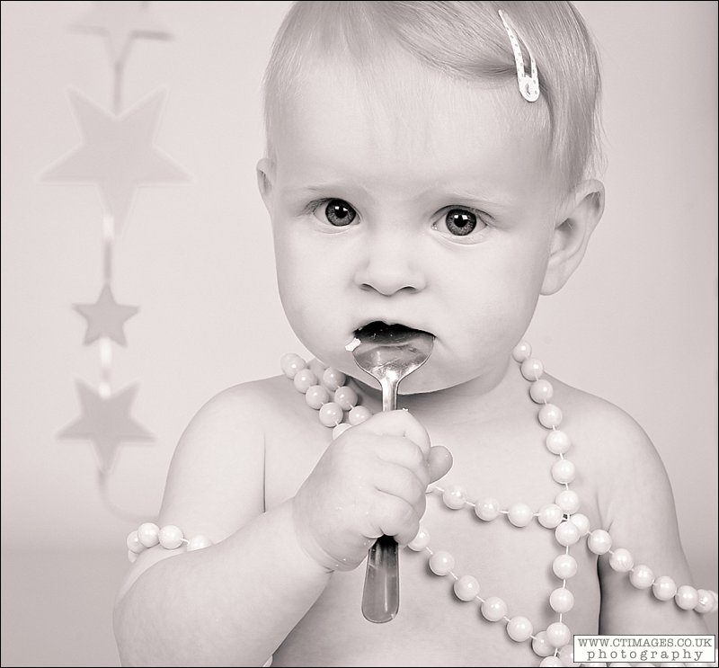 babys first birthday,cake smash photography,childrens portraits,manchester cake smash photography,studio photography,