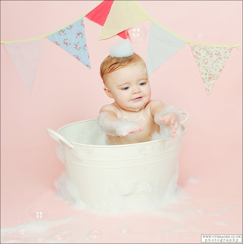 baby bath photos, baby in bath tub, baby in bubbles, professional photography,