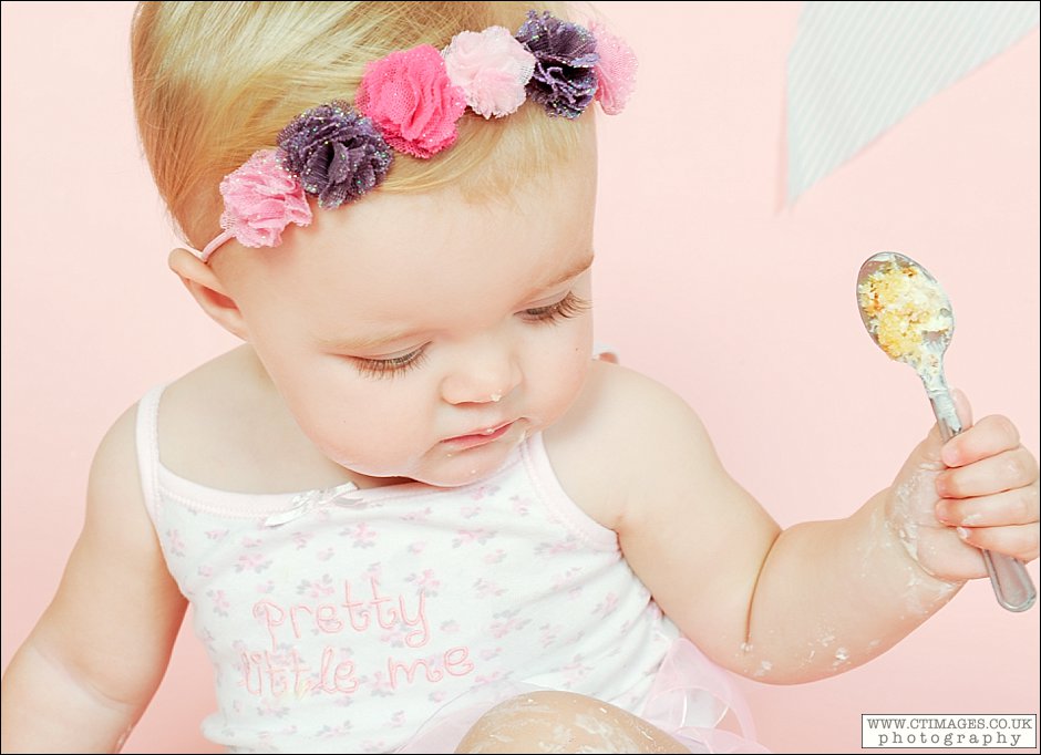cute baby girl eating birthday cake, cake smash pictures,