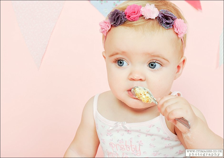 baby cake smash photos, baby girl eating cake,