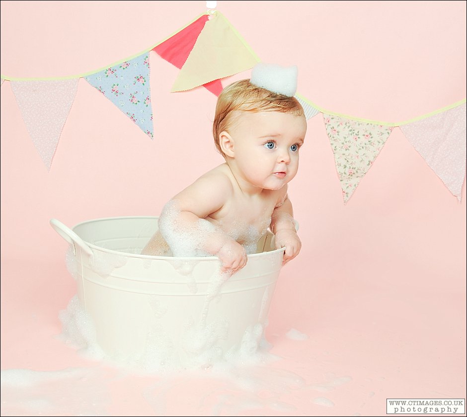 bathtub baby, washing baby, bubble bath, bunting,